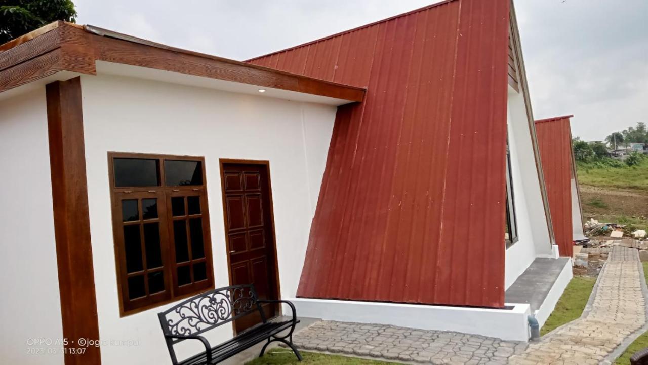 Joglo Kumpul Resort Cangkiran Værelse billede